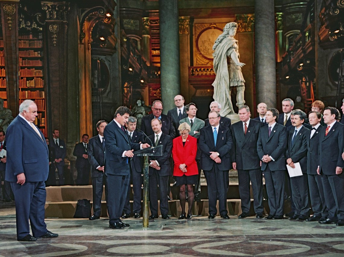 Aufnahme von der Verleihung der Ehrenbürgerwürde Europas an Helmut Kohl