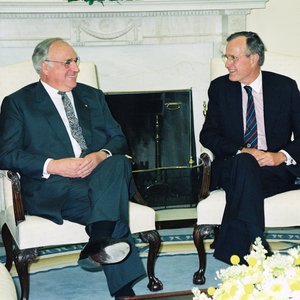 Aufnahme von Helmut Kohl und George Bush im Gespräch