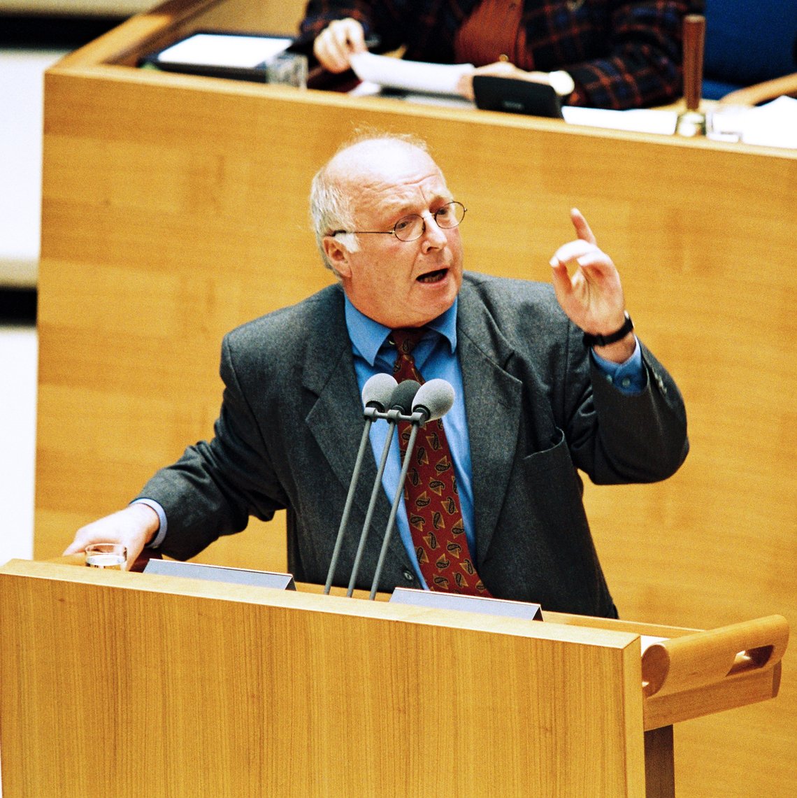 Aufnahme von Norbert Blüm bei einer Rede im Bundestag