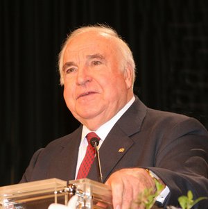 Aufnahme von Helmut Kohl am Rednerpult