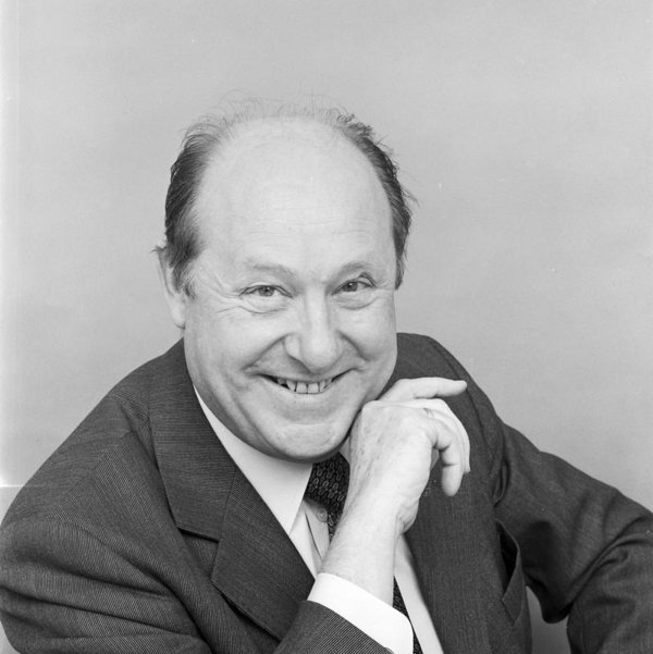 Schwarz-Weiss-Portraitaufnahme von Werner Marx