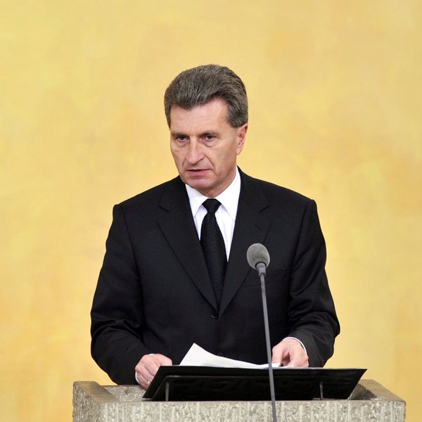 Aufnahme Günter Oettinger am Redepult