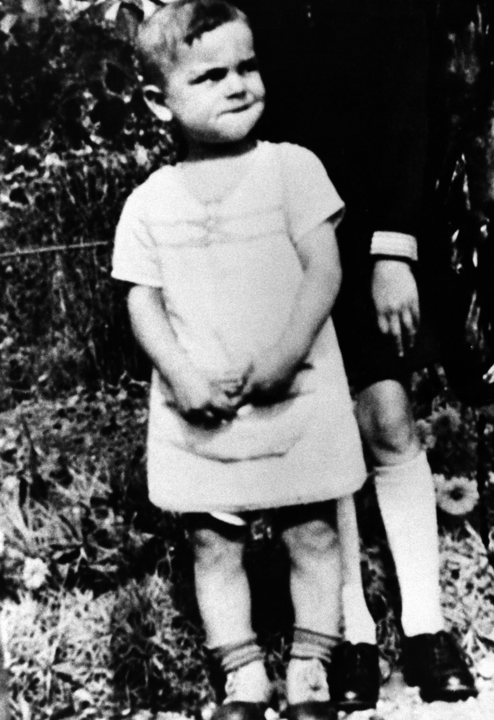 Schwarz-Weiss-Aufnahme von Helmut Kohl als Kleinkind