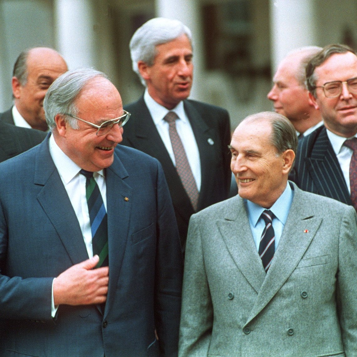 Aufnahme von Helmut Kohl im Gespräch mit François Mitterrand