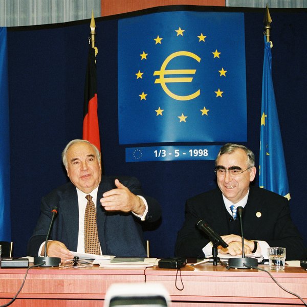 Aufnahme von Klaus Kinkel, Helmut Kohl und Theo Waigel bei einer Pressekonferenz