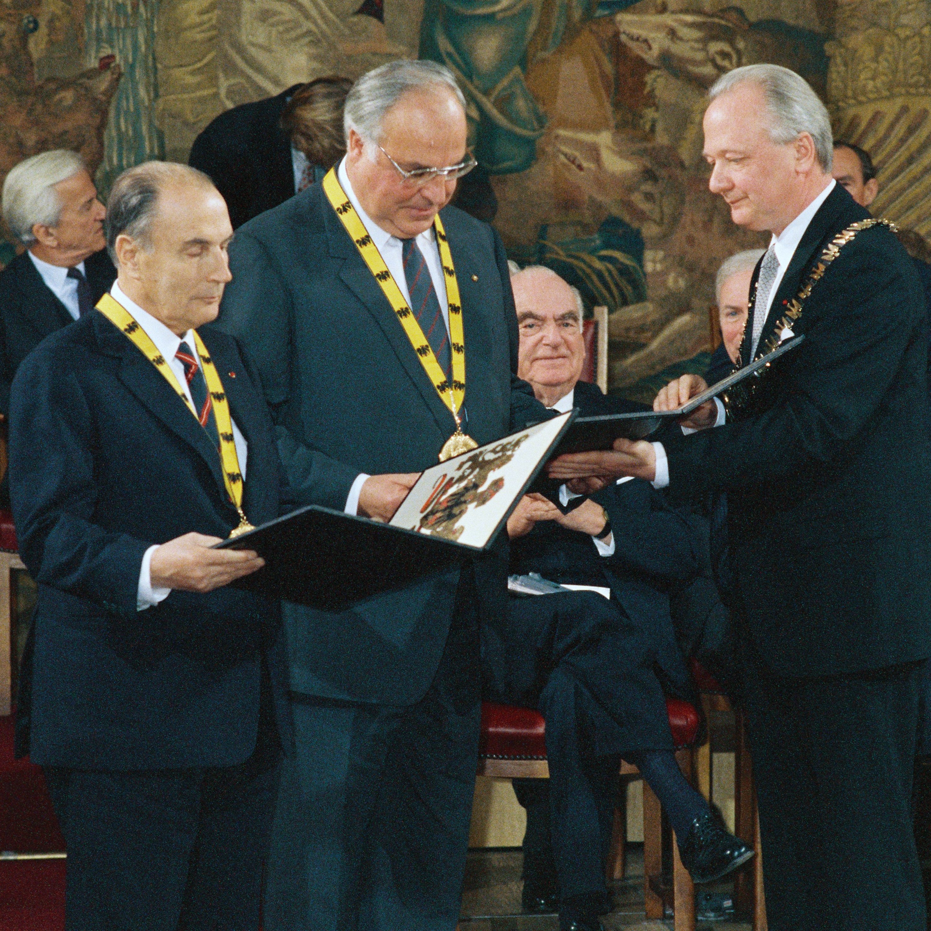Aufnahme von François Mitterrand und Helmut Kohl